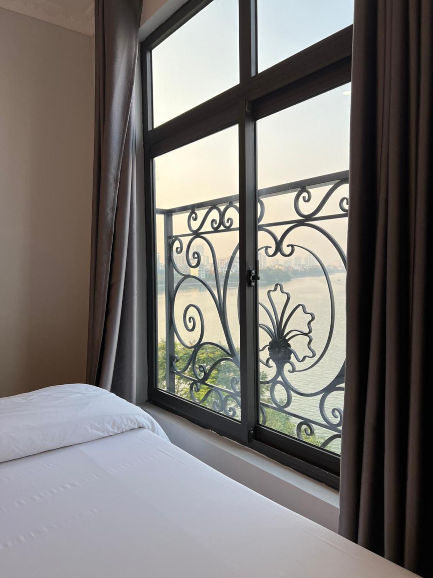 Ven Ho * Hanoi